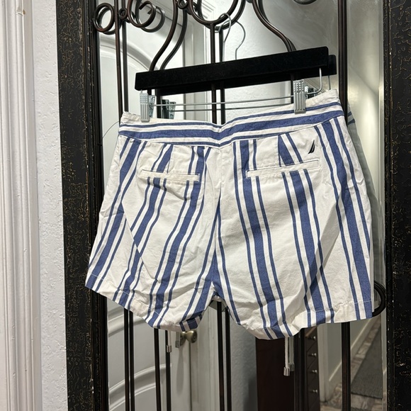 Nautica Ladie Mid Rise Twill Short tiny blemish see pictures - Picture 3 of 7